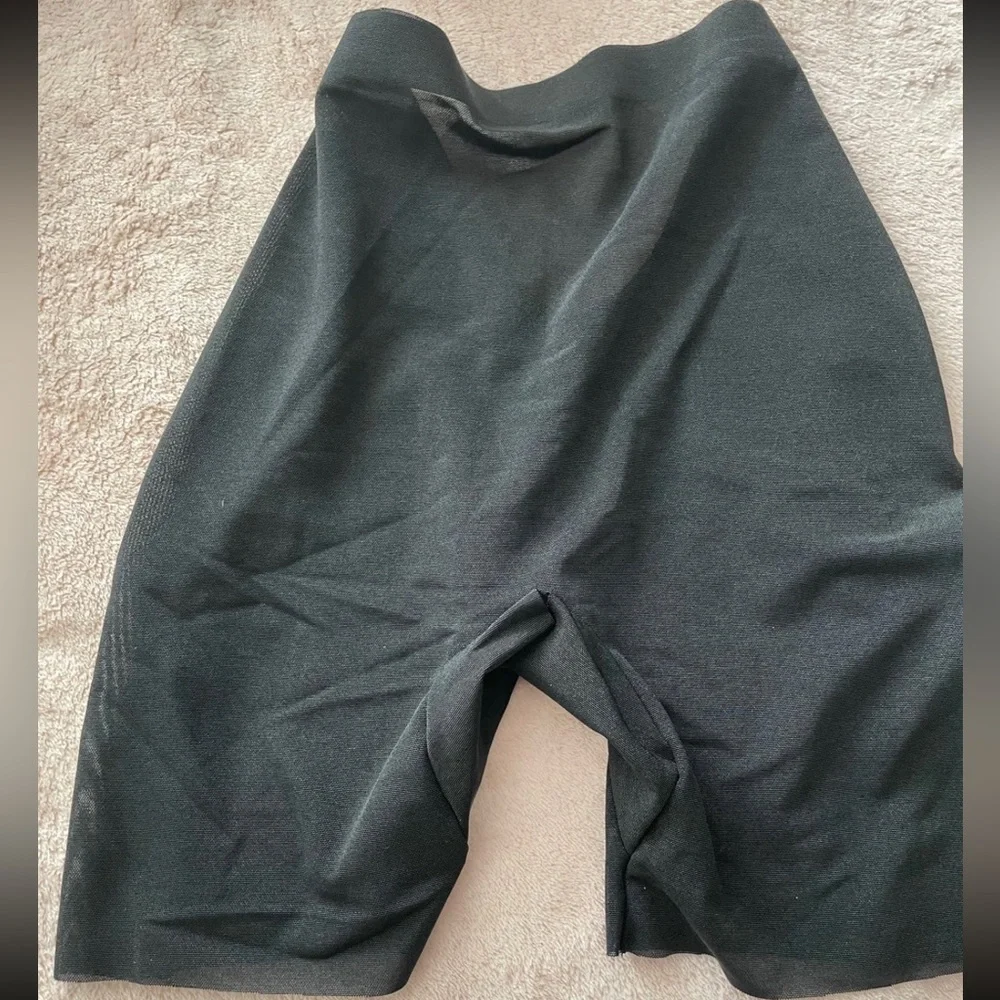 Skims - Picture 3 of 5